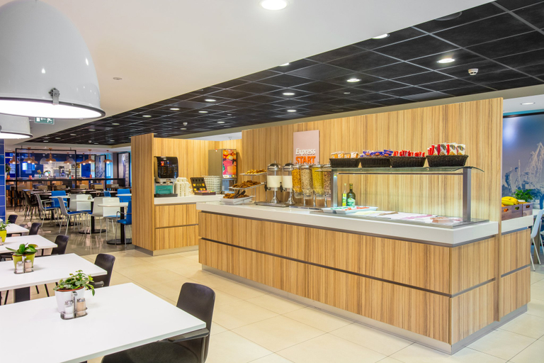 Food & Drinks 4, Holiday Inn Express ROTTERDAM - CENTRAL STATION by IHG, Rotterdam