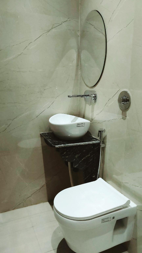 Bathroom, SS Guest House, Varanasi