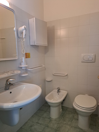 Bathroom 4, Hotel Marebello, Teramo