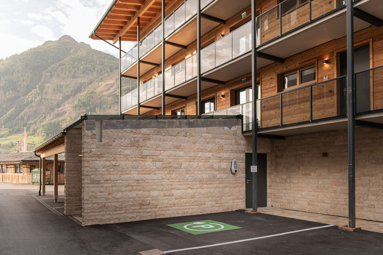 Exterior & Views 2, AlpenParks Hotel Montana Matrei, Lienz