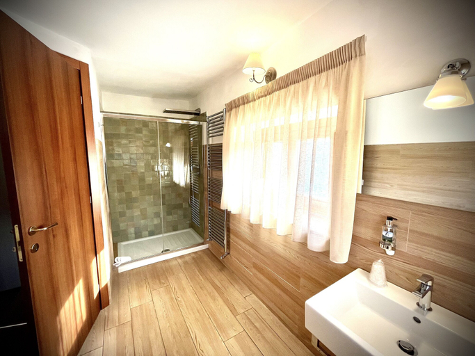 Bathroom 5, Hotel Pinguino, L'Aquila
