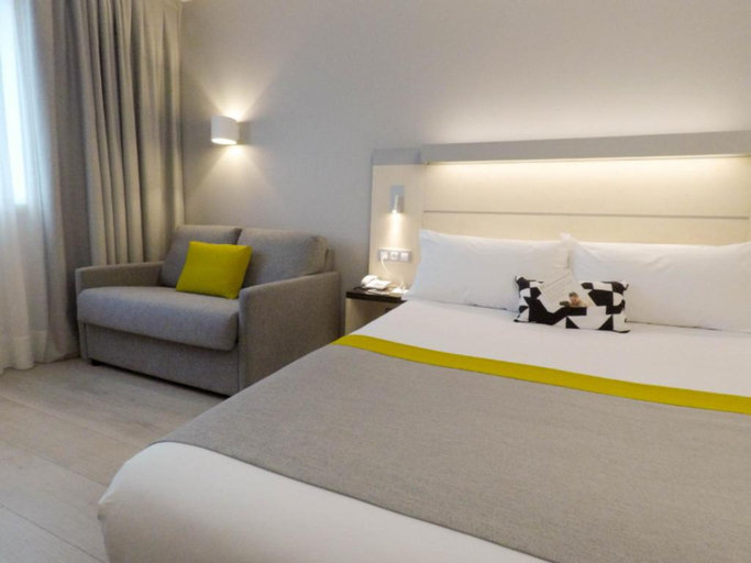 Bedroom 3, Holiday Inn Express PAMPLONA by IHG, Navarra