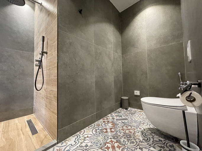 Bathroom 3, Retreat Apartments, Tiranës