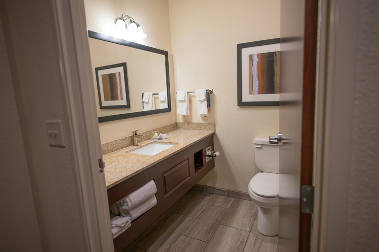 Bathroom 3, Cobblestone Hotel & Suites - Lamar, Prowers
