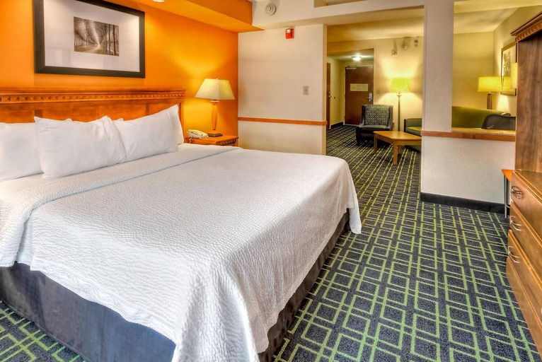 Bedroom 3, Fairfield Inn & Suites Murfreesboro, Rutherford