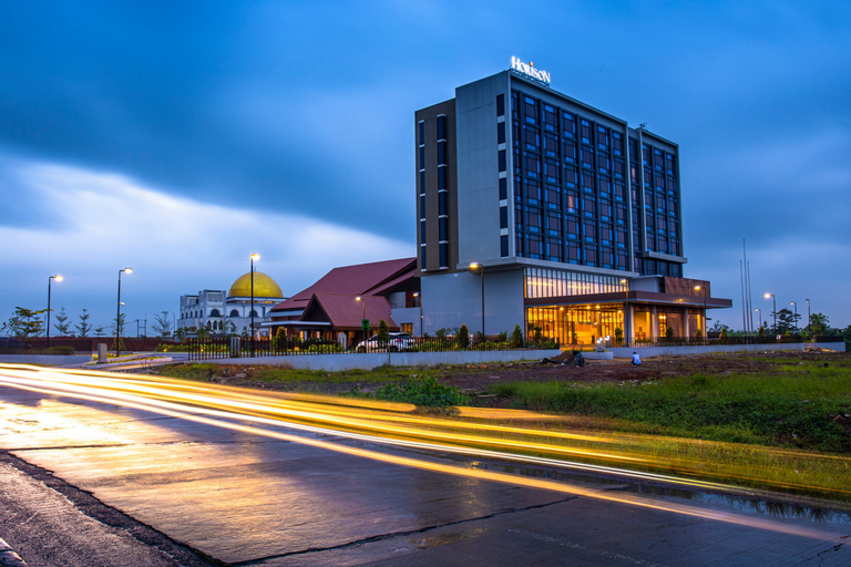 Exterior & Views 24