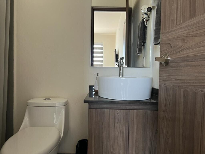 Bathroom 4, Av. Plan de San Luis 1175, Guadalajara
