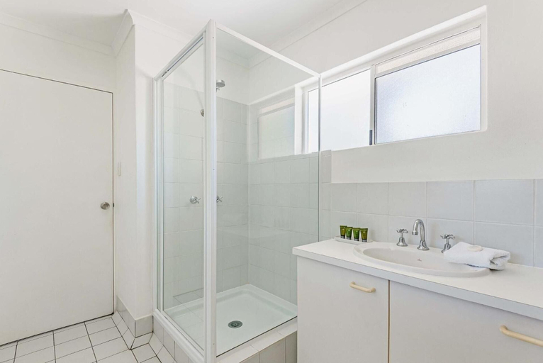 Bathroom 4, Marina Terraces, Douglas