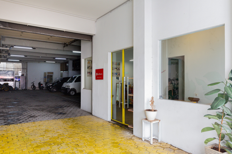 Others 5, RedDoorz Plus Syariah near Mall Pondok Indah, South Jakarta