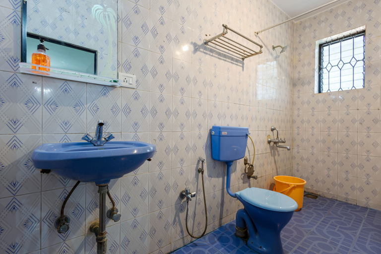 Bathroom 4, Baga Fantacia Beach Inn, North Goa