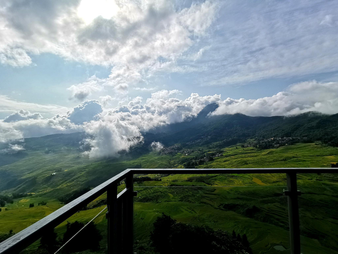 Others 4, Beyond The Cloud, Honghe Hani and Yi