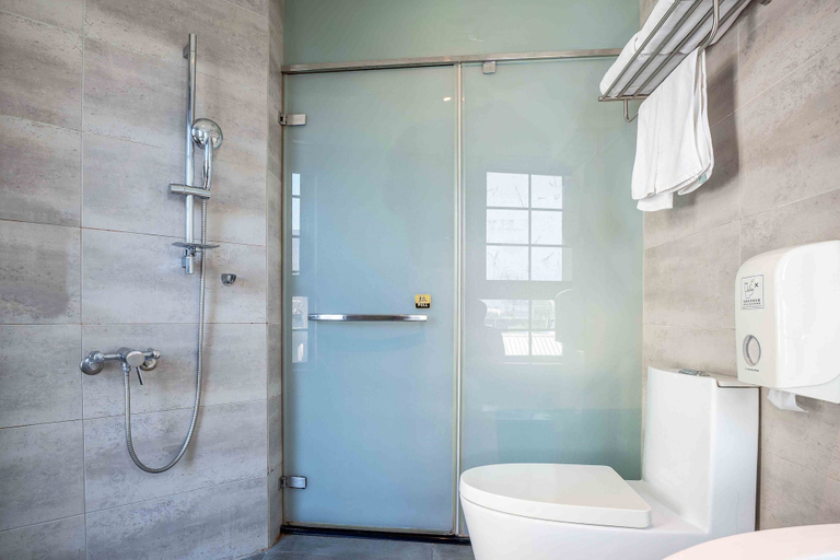 Bathroom 5, CHECK inn Taichung Ziyou, Taichung