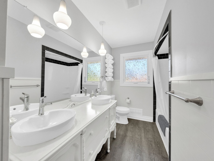 Bathroom, Park Bungalow #4 - Seacliff Beach Suites, Essex
