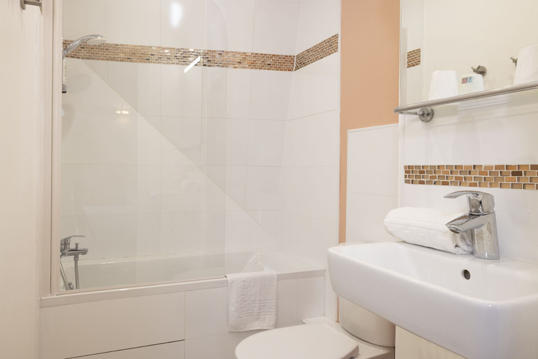Bathroom 3, Hôtel Paris Legendre, Paris