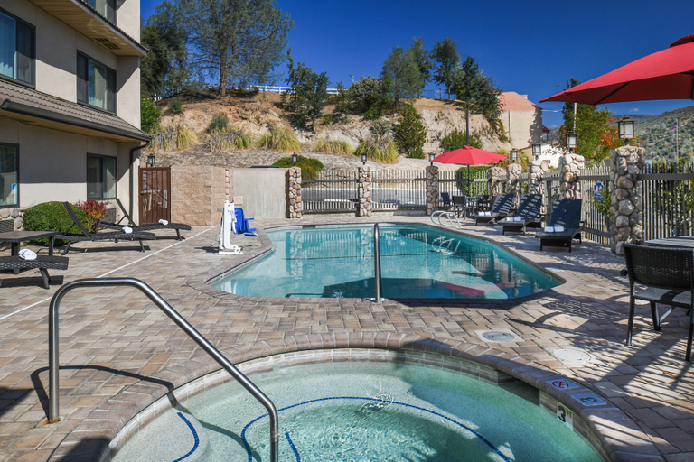 Sport & Beauty 2, Yosemite Southgate Hotel & Suites, Madera