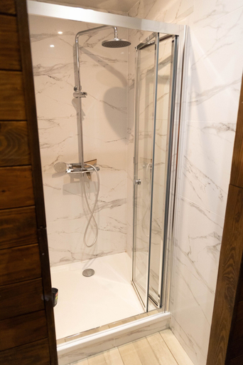 Bathroom 3, Le Domaine de la Clarté, Yonne