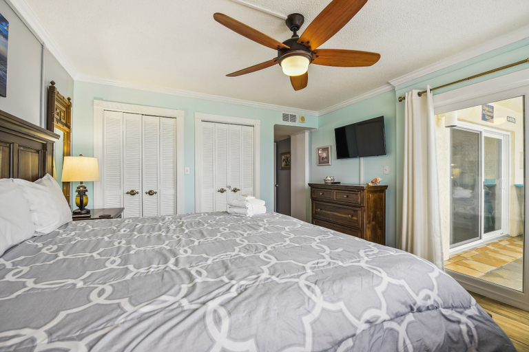Bedroom 3, Regency Towers by Book That Condo, Bay