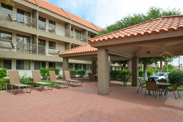 Exterior & Views 2, Holiday Inn Express PALM DESERT by IHG, Riverside