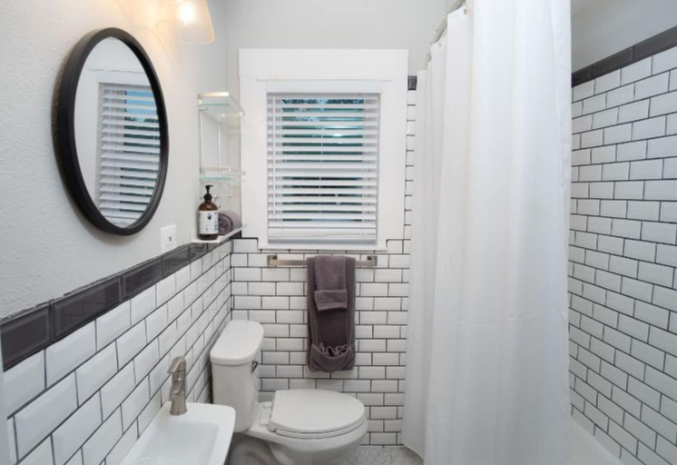 Bathroom, Remodeled Modern 1br/1ba Apt #1 Near Downtown, Bexar