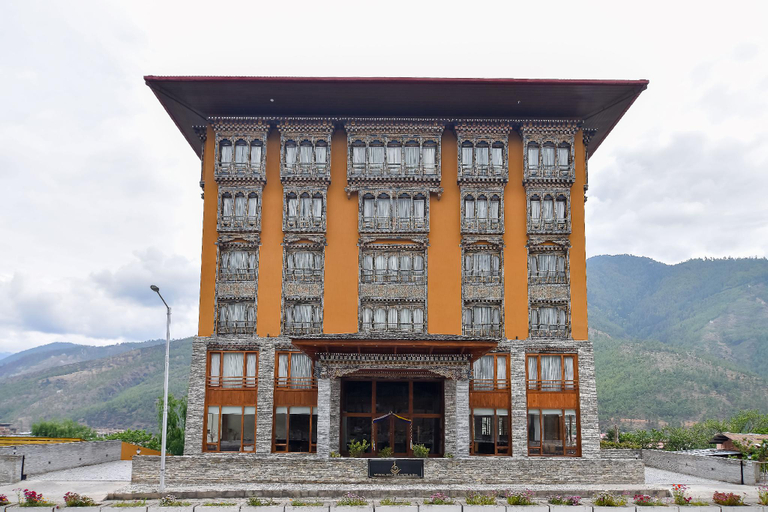 Exterior & Views