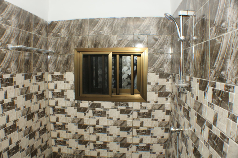 Bathroom 3, Royal Blue Guest House, Lomé Togo., Golfe (incl Lomé)