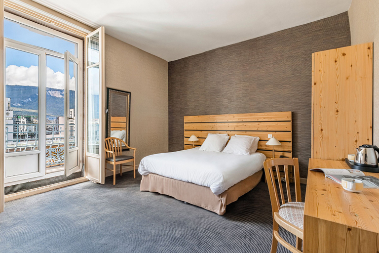 Bedroom 3, Hotel Terminus, Isère