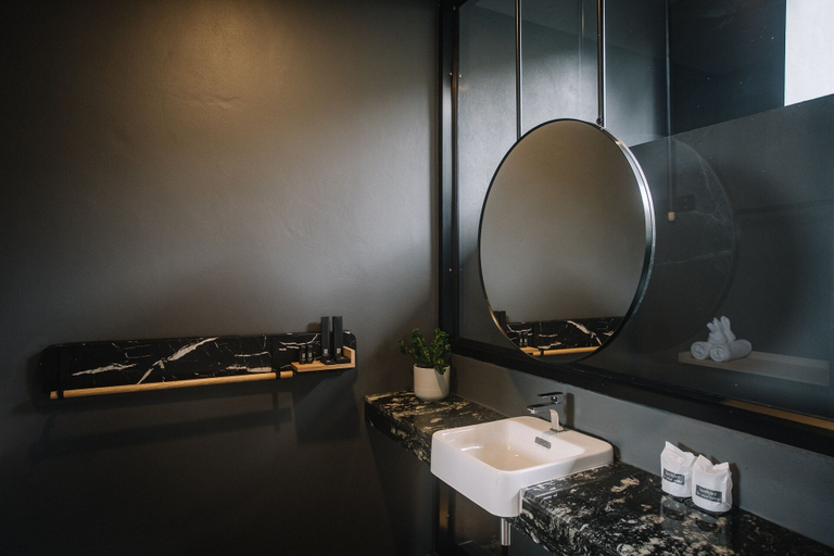 Bathroom 4, Innblog Hotel, Langu