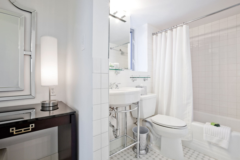 Bathroom 5, State Plaza Hotel, Washington D.C.