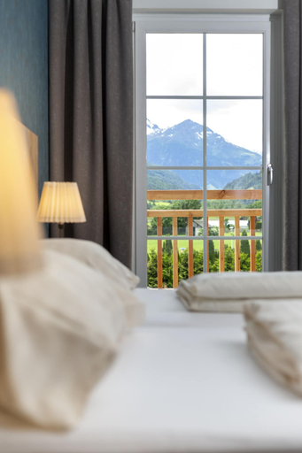 Bedroom 4, AlpenParks Hotel Montana Matrei, Lienz
