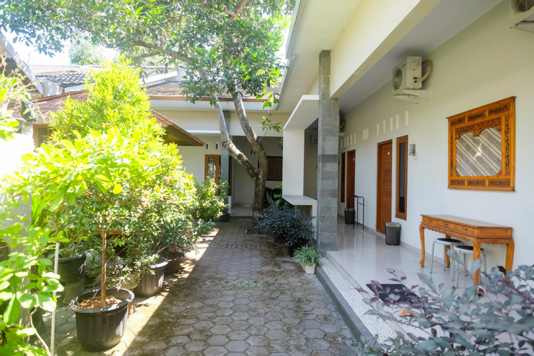 Exterior & Views 2, RedDoorz Syariah near Pascasarjana UGM 3, Sleman