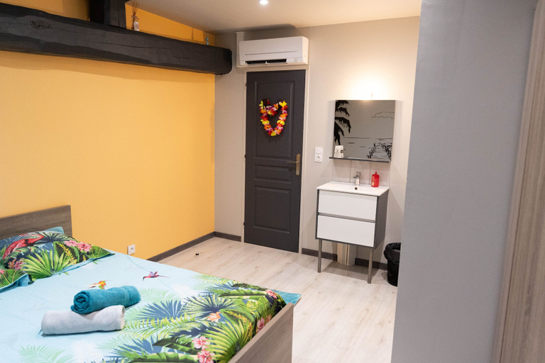 Bedroom 2, Le Domaine de la Clarté, Yonne