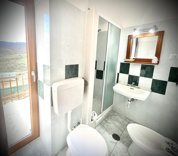 Bathroom 5, Hotel Pinguino, L'Aquila
