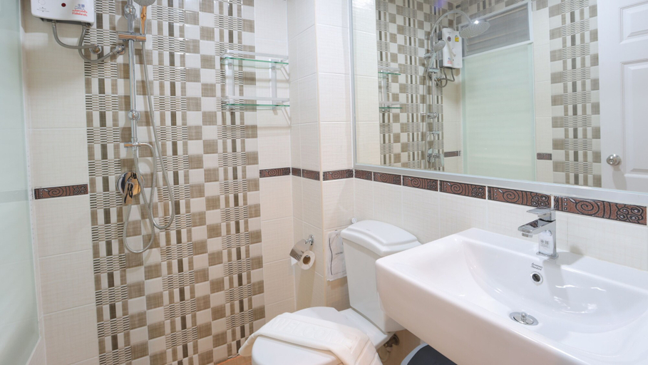 Bathroom 5, B2 Suan Luang Rama 9 Srinakarin 42 Boutique & Budget Hotel, Prawet