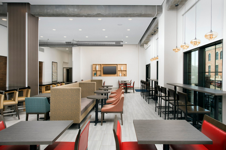 Food & Drinks 2, Holiday Inn Express PENSACOLA DOWNTOWN by IHG, Escambia