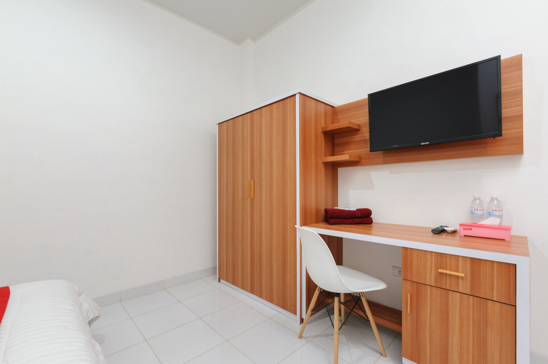 Bedroom 3, RedDoorz Plus Syariah near Mall Boemi Kedaton Lampung, Bandar Lampung