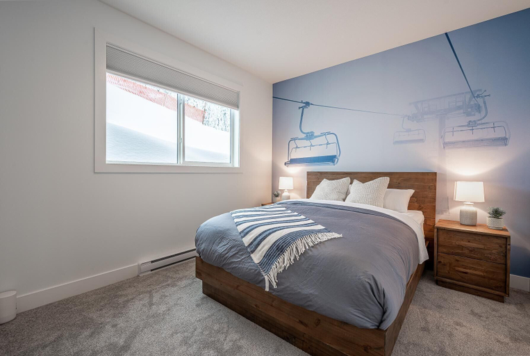 Bedroom 3, Grizzly Ridge Getaway Brand New, Hot Tub, Sleeps 11, Kootenay Boundary