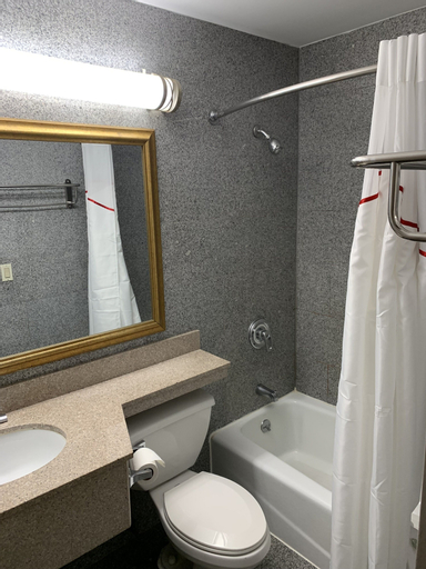 Bedroom 5, Red Roof Inn Copiague, Suffolk