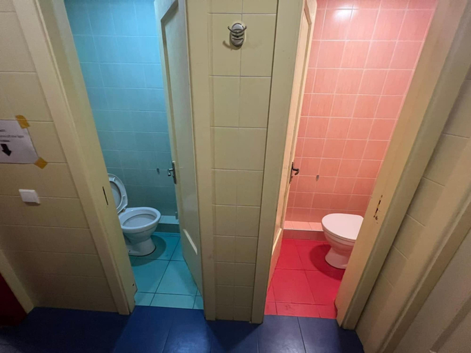 Bathroom 4, Galaxy Hostel, Tbilisi