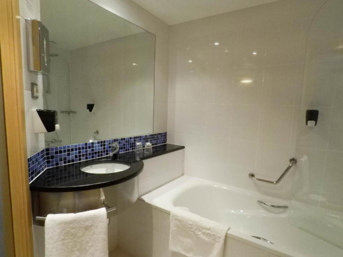 Bathroom 4, Holiday Inn Express PAMPLONA by IHG, Navarra
