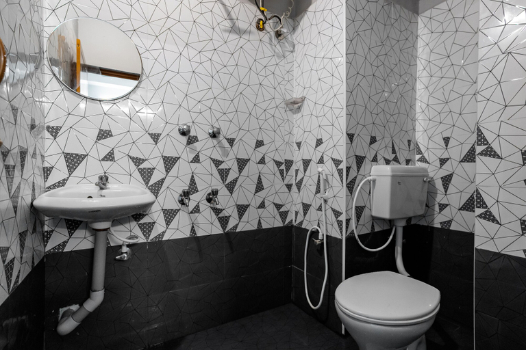 Bathroom 4, Hotel Les Hues, Puducherry