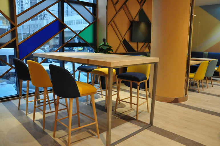 Food & Drinks 5, Holiday Inn Express SHANGHAI ZHENPING by IHG, Shanghai