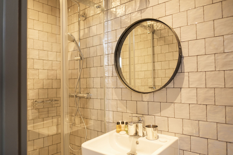 Bathroom 4, The Swan Hotel, Surrey