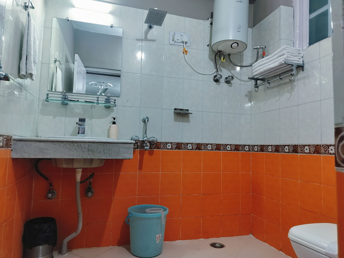 Bathroom, Hotel Snow Crest Inn, Kangra