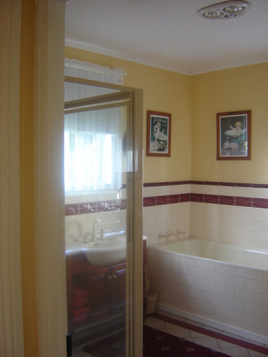 Bathroom 3, Stanley Holiday Houses, Circular Head