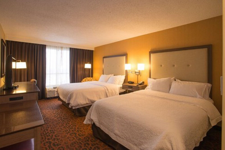 Bedroom 3, Hampton Inn by Hilton Toronto-Mississauga West, Peel