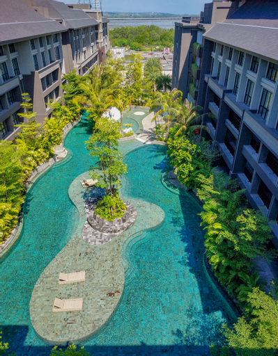 Exterior & Views 12