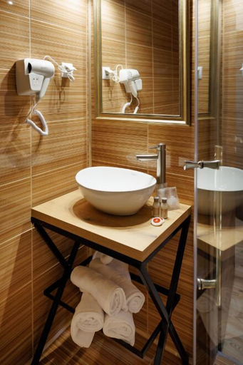 Bathroom 3, La Colțul Castelului Bran Boutique, Bran