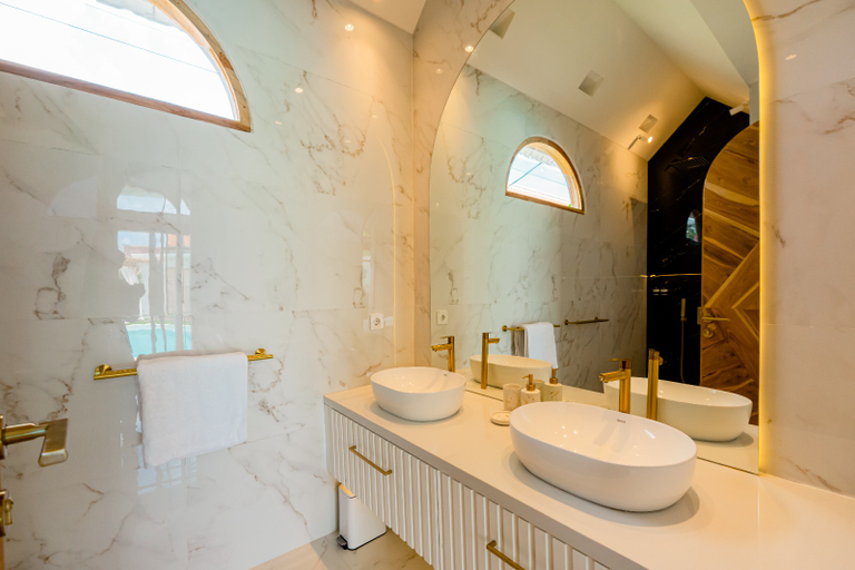 Bathroom 5, Villa Kanopi: Luxurious 3BR Villa with Pool & Quick Beach Access, Badung
