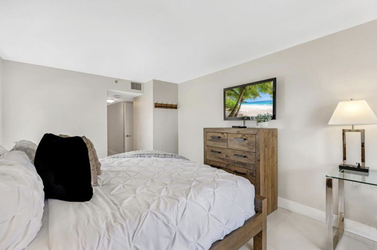 Bedroom 3, Bay Overlooking Condo With Balcony, Miami-Dade