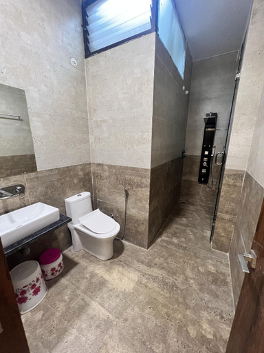 Bathroom 4, Sai Krishna Resort Garden, Hoshangabad
